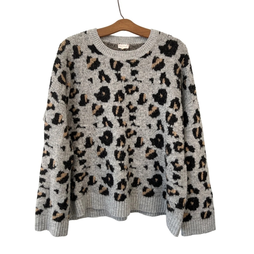 Hem & Thread Leopard Patterned Sweater in Gray and Black